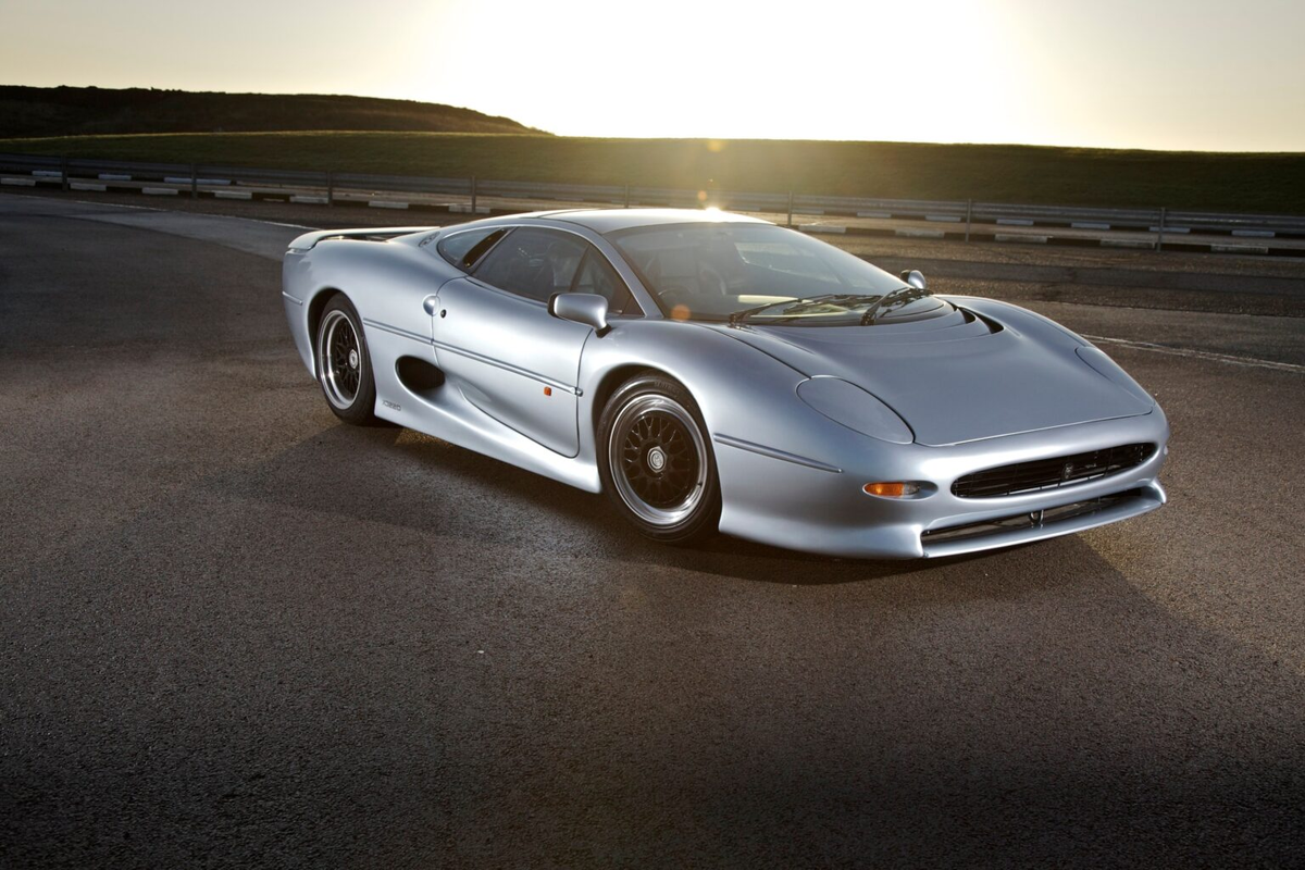 Jaguar XJ220. Фото Jaguar Land Rover