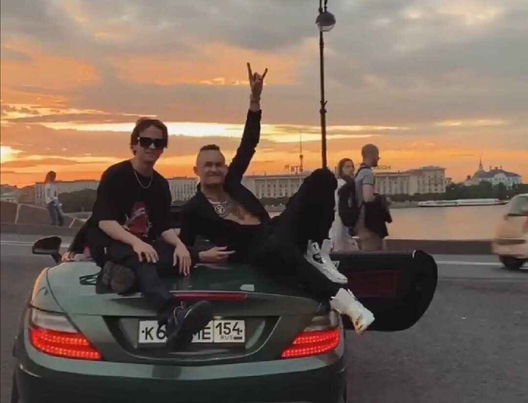 Вот на эту машину Слава смог заработать 