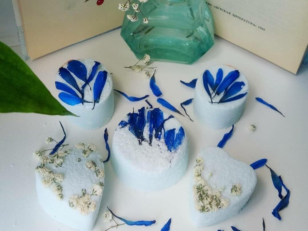 Не только цвет, но и форма может быть разнообразной. 