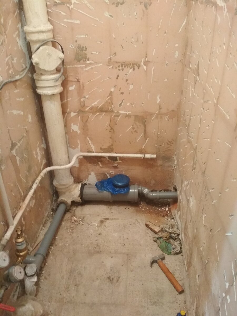 демонтаж старых труб и установка нового слива