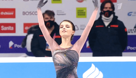 Анна Щербакова в произвольной программе на Чемпионате России 2020/21 в Челябинске (источник - youtu.be/0_KhxKAhRQE)