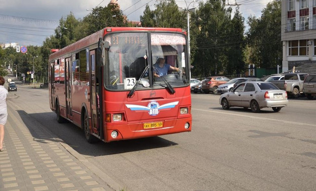 Автобусы киров мурыгино. Транспорт Киров. Автобусы Киров. 46 Автобус Киров. Автобус МАЗ учебный.