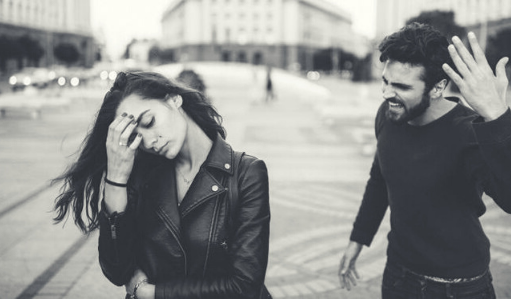 Если мужчина спрашивает на первом свидании следующие фразы, то стоит с ним прощаться