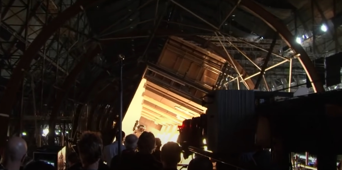 Сконструированный для съёмок крутящийся механизм-отель