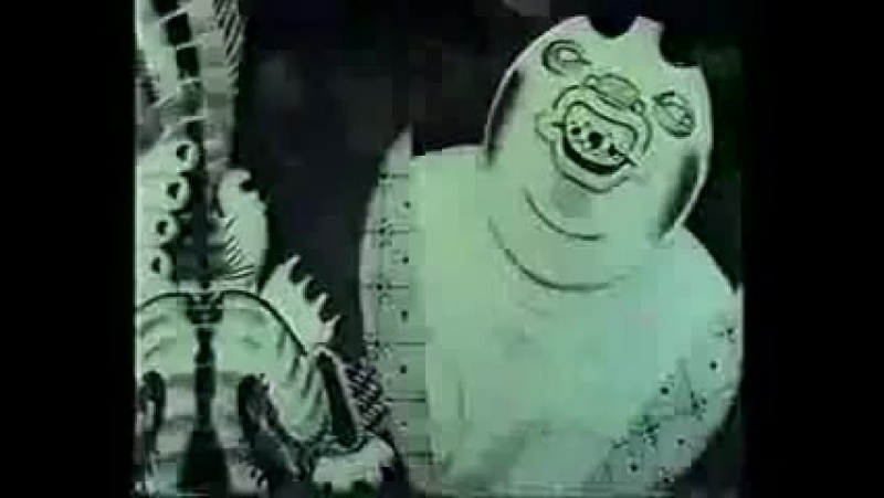 Продавщица кота. Да, это выглядит очень жутко