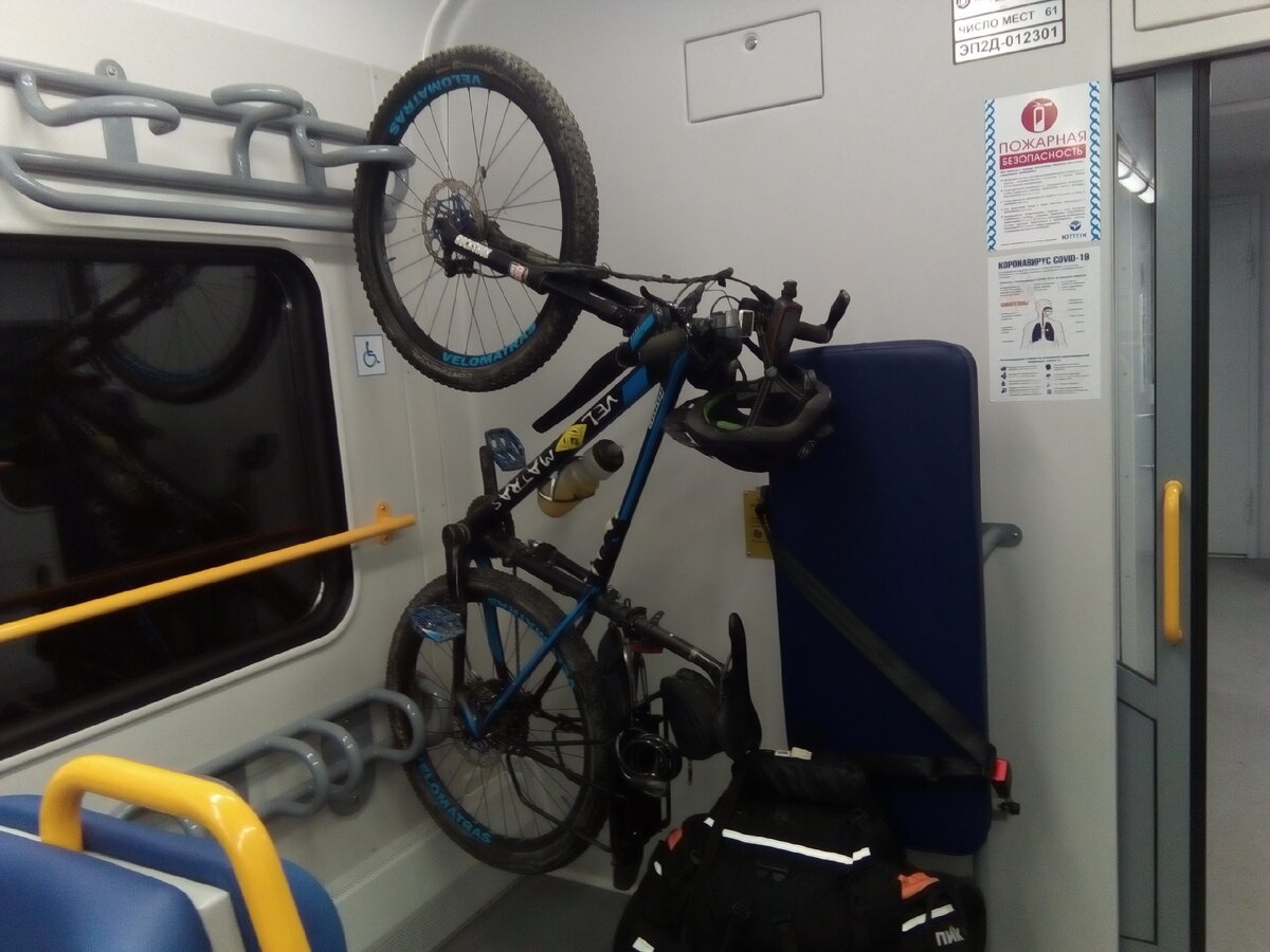 Продвинутый вариант перевозки велосипеда в салоне. Пока до такого далеко