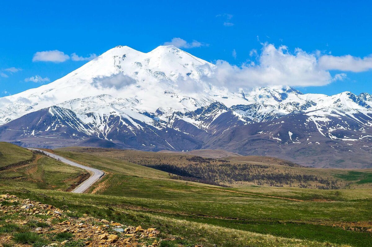 https://www.bigtranstour.ru/assets/images/elbrus.jpg 