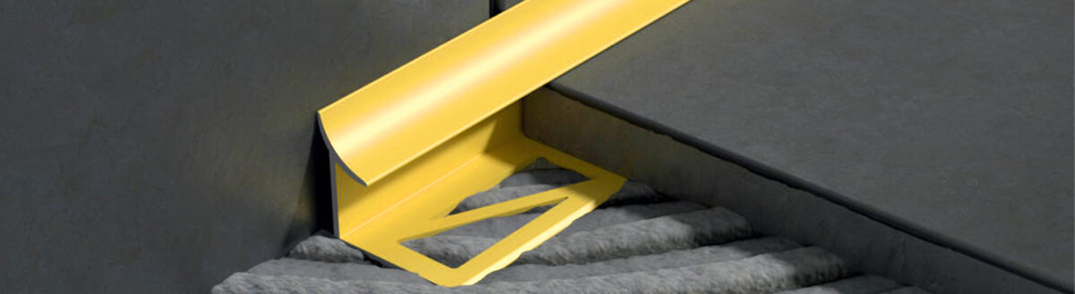 Металлический декоративный угол для плитки.