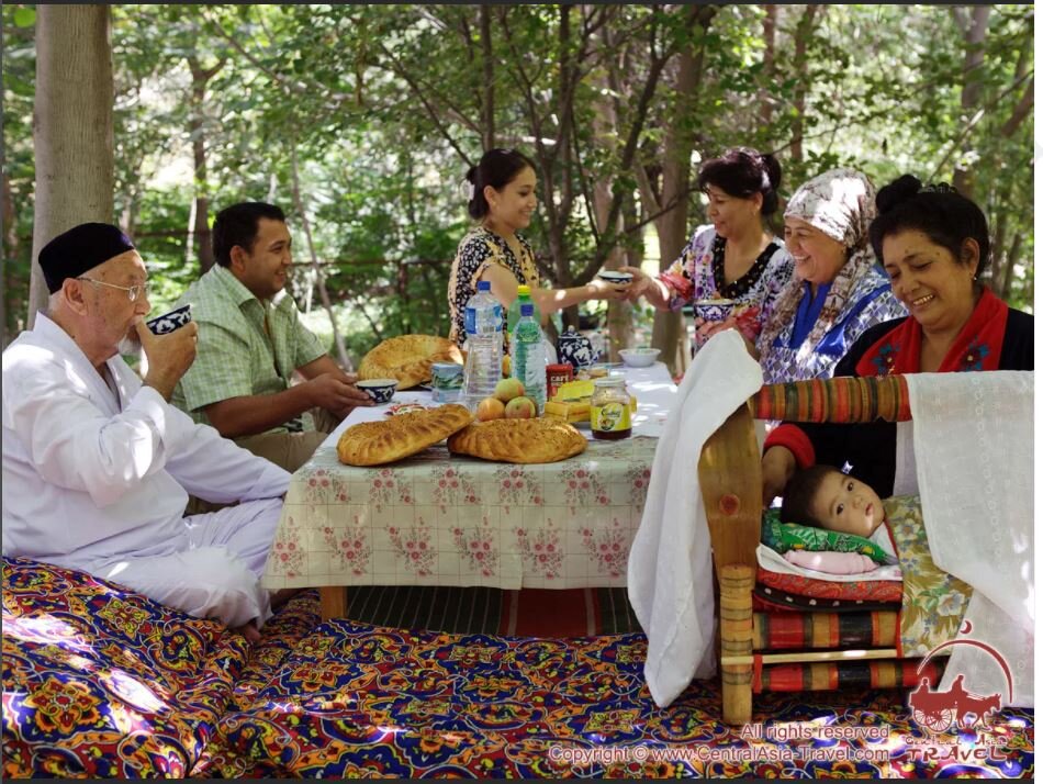 Вот так скоро можно будет тихо посидеть под цветущими деревьями.