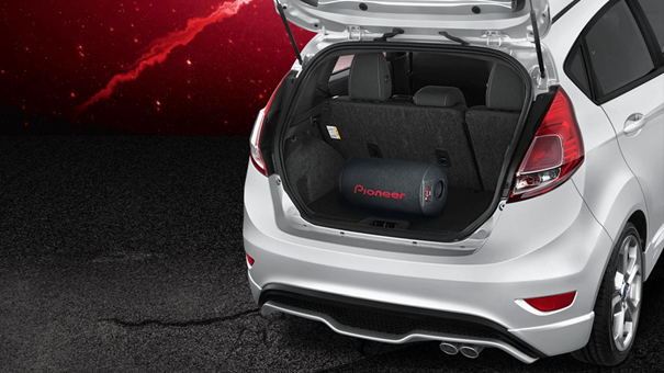 Активный сабвуфер TS-WX300TA отлично впишется в любой автомобиль