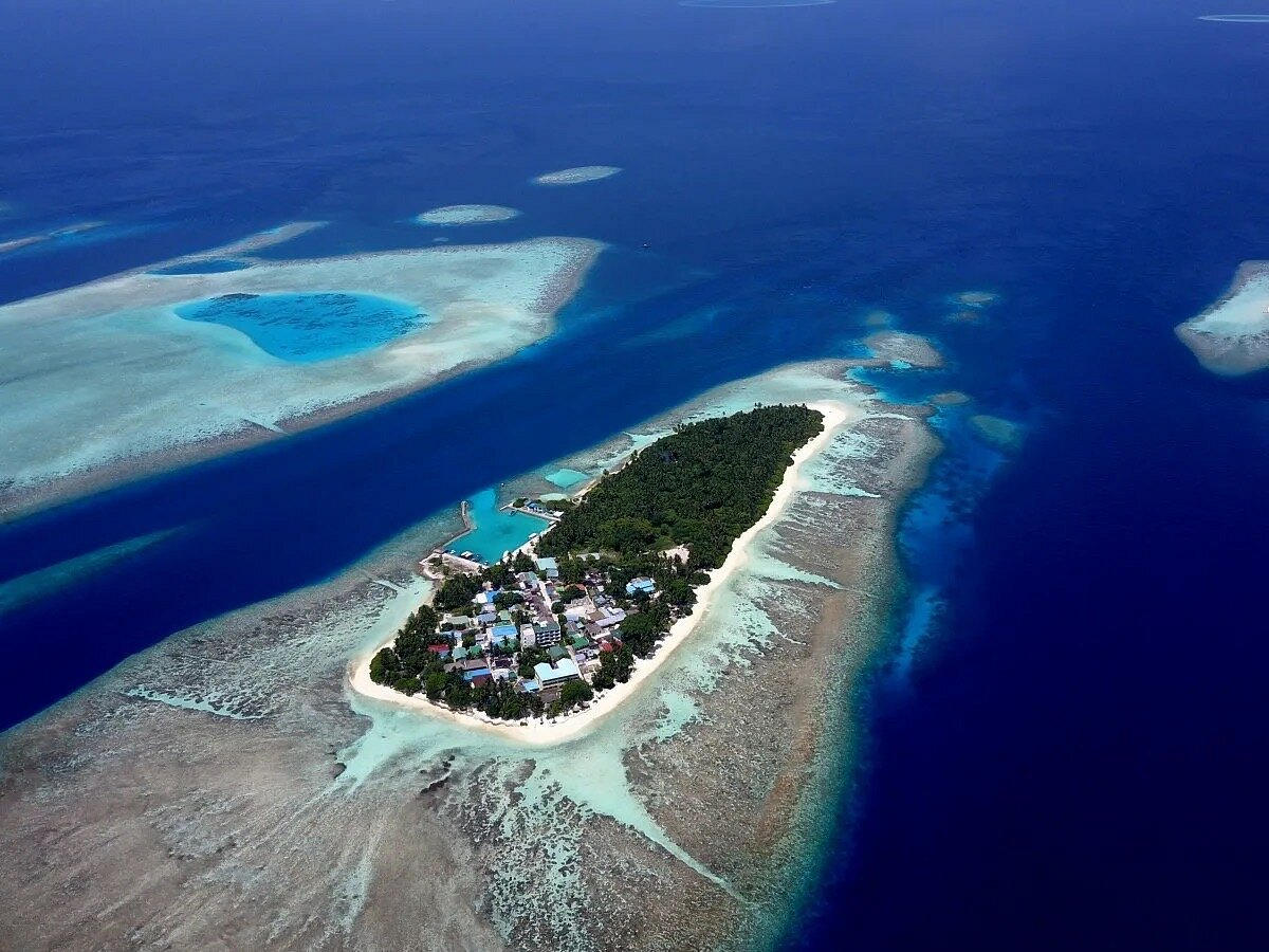 Тинаду остров Мальдивы. Thinadhoo Plumeria Maldives. Thinadhoo Мальдивы. Атолл Муруроа.