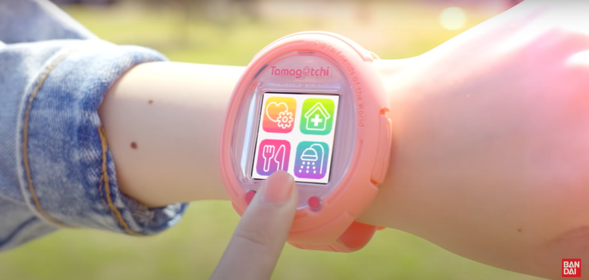 Как стало известно, первые Tamagotchi Smart будут разыграны производителем в лотерею, а продажи для всех желающих начнутся в Японии 23 ноября. О том, когда новинка станет доступна миру, компания расскажет позднее.