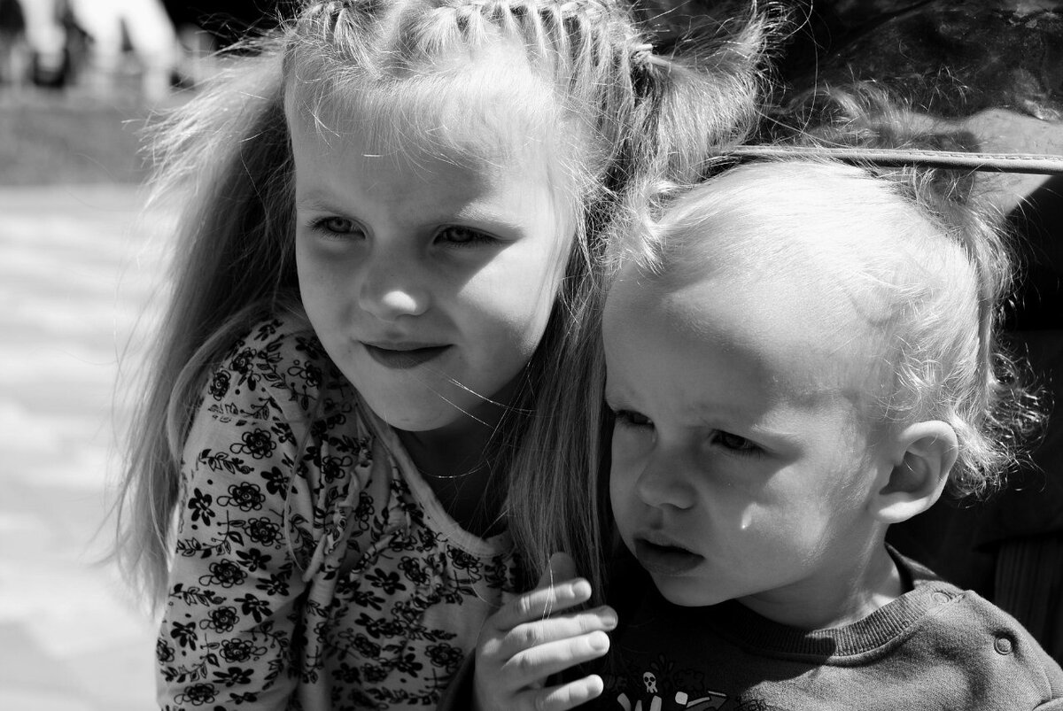 Эти двое выбрали меня. Потом еще один пришёл.