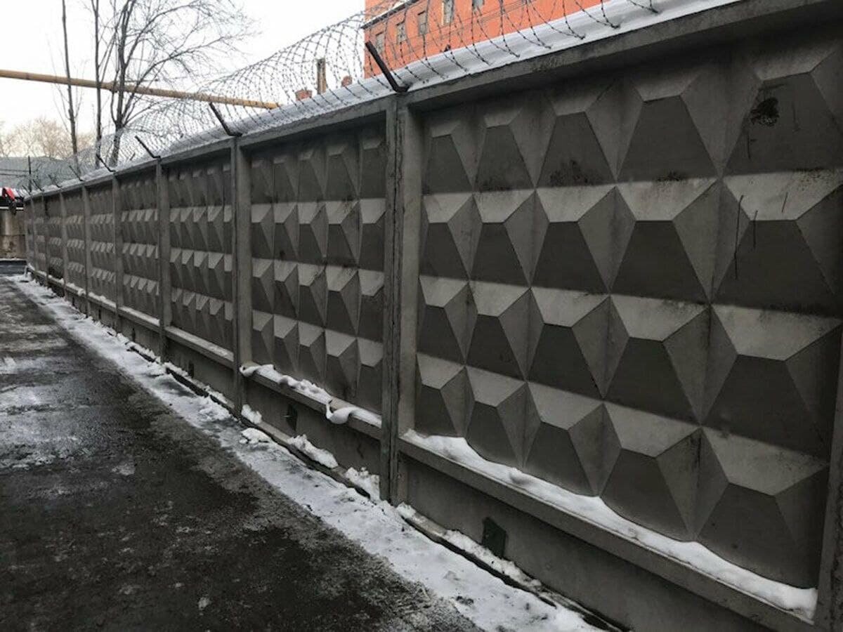 Бетонное заграждение. Забор бетонный самостоящий. П6в плита забора. Бетонный забор СССР по-2. Борис Лахман бетонный забор.