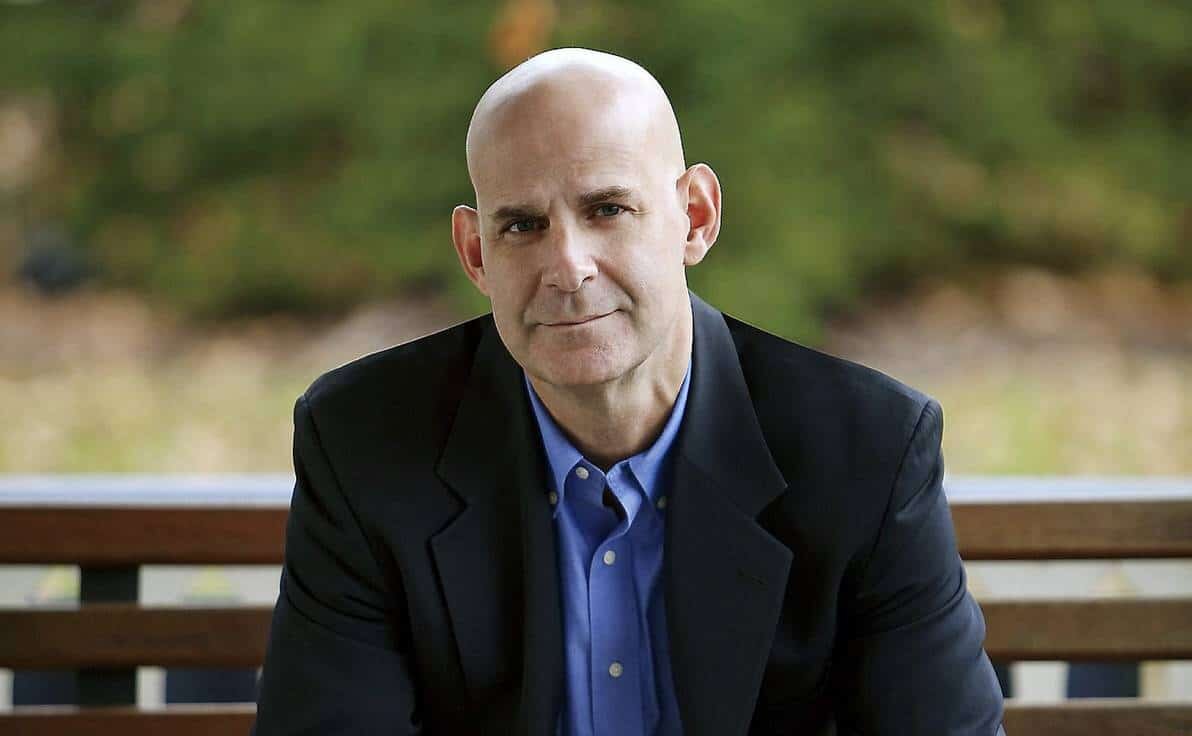 Харлан Кобен - автор романа.