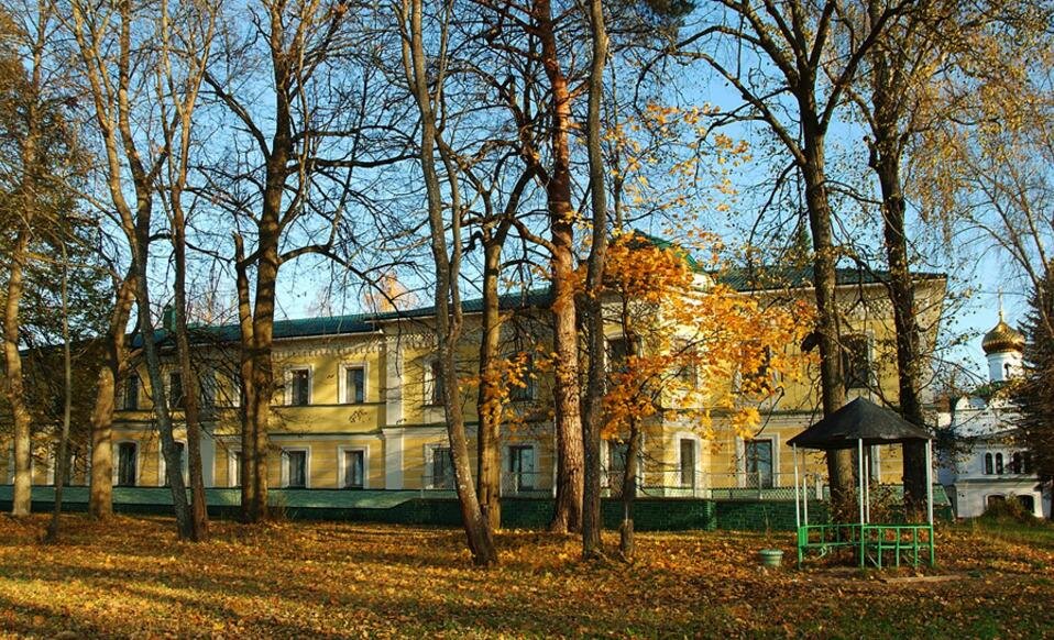 Усадьба князей Гагариных на территории санатория Карачарово.