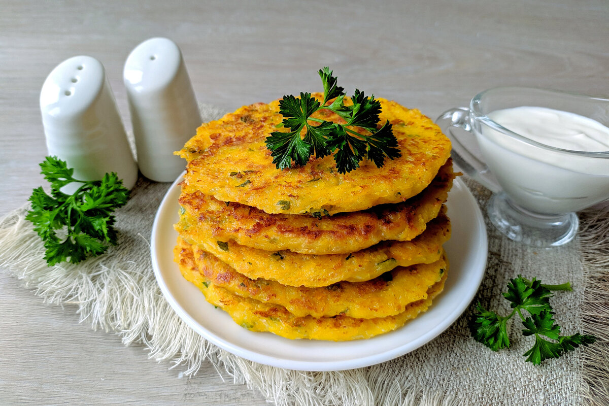 Тыквенные оладьи с сыром: делимся вкусным завтраком, который удивит вашу  семью | Еда на каждый день | Дзен