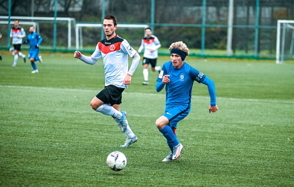 Никита Ерёменко (справа) получил от тверских болельщиков прозвище Пушкин