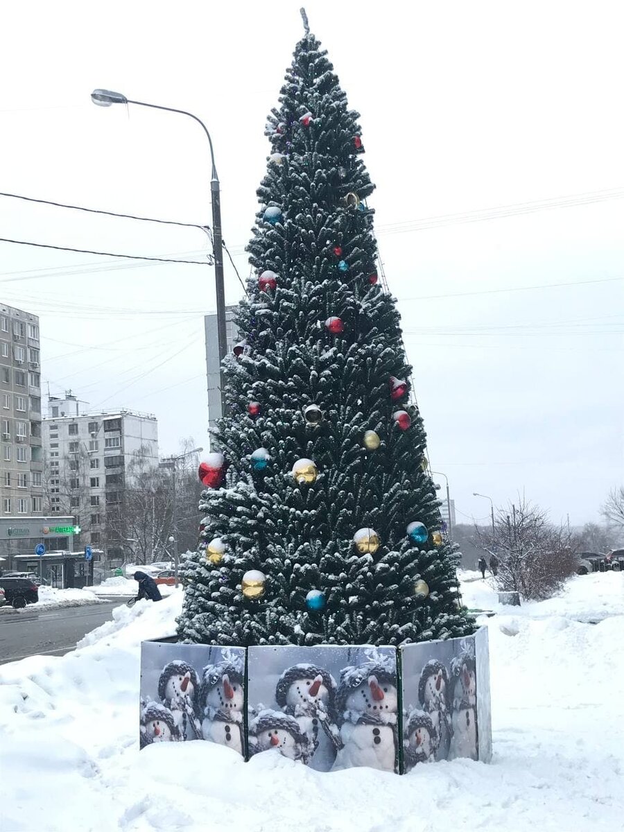 Очередная елка, надо уже заканчивать с этим, но я не могу пройти мимо, т.к. московские улицы просто великолепны в праздничном одеянии