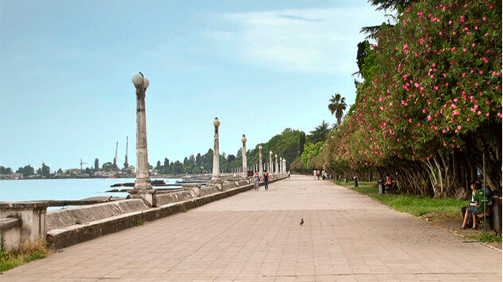 Набережная Сухуми. 1981г.