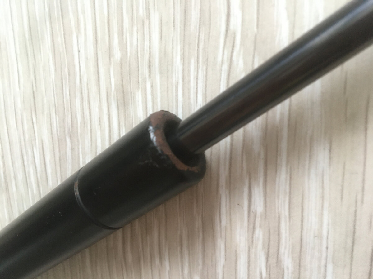 Причина - ржавое посадочное место сальника