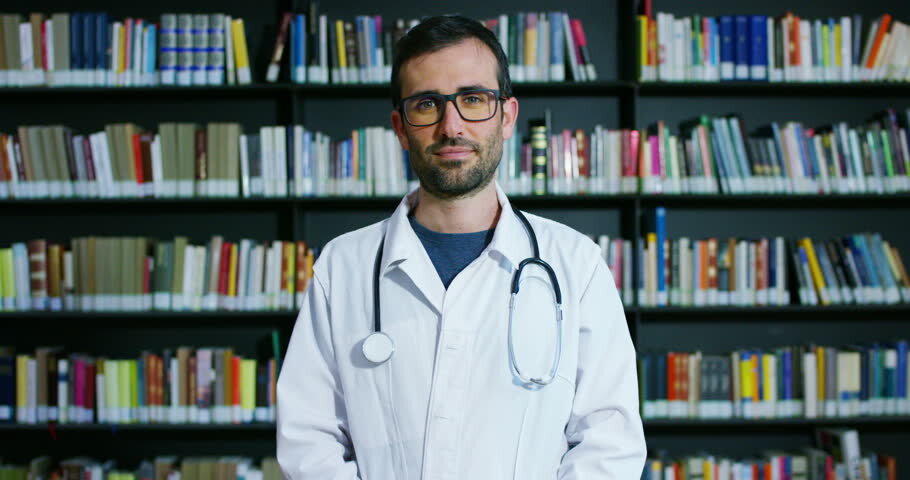 Врач в библиотеке