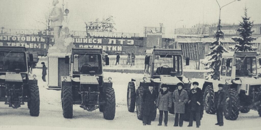 ЛТЗ. Фото Советских времён. Крупнейший тракторный завод в Европе. Листаем,чтобы посмотреть, что с ним теперь стало