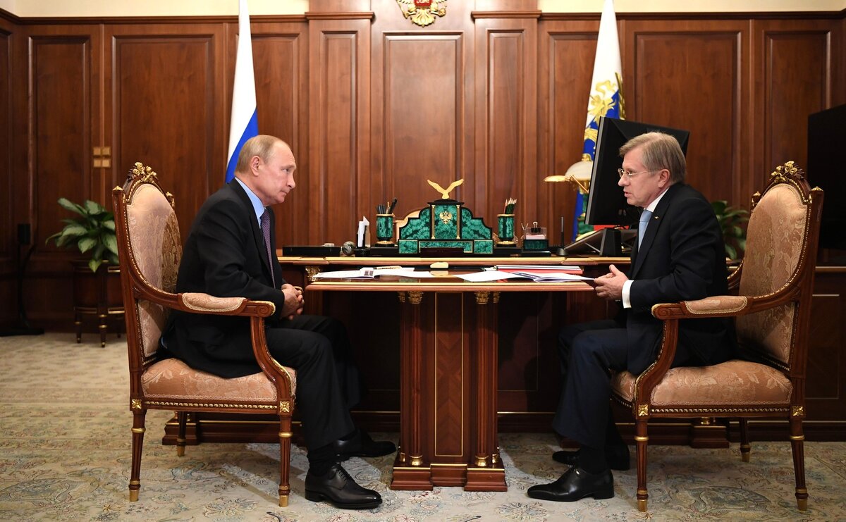 Путин и министр транспорта Савельев, бывший начальник АЭРОФЛОТА