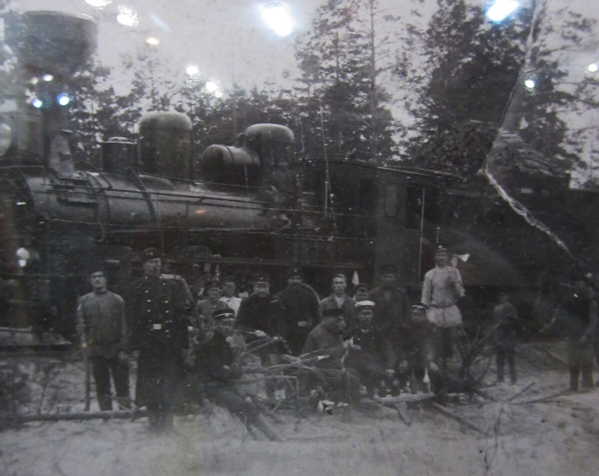 На музейном стенде запечатлено строительство железной дороги на перегоне «Галич – Шарья», фото 1903г. 