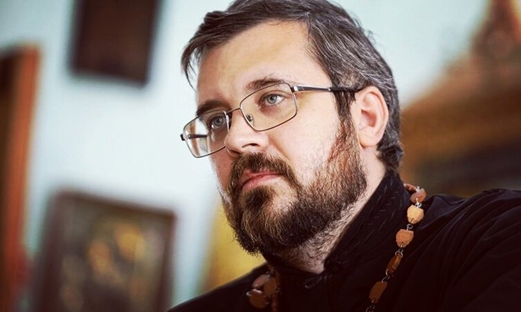 Александр Данилов — иерей, настоятель храма Святого Николая Чудотворца (г. Казань), основатель портала «Вера», преподаватель, миссионер, блогер. 