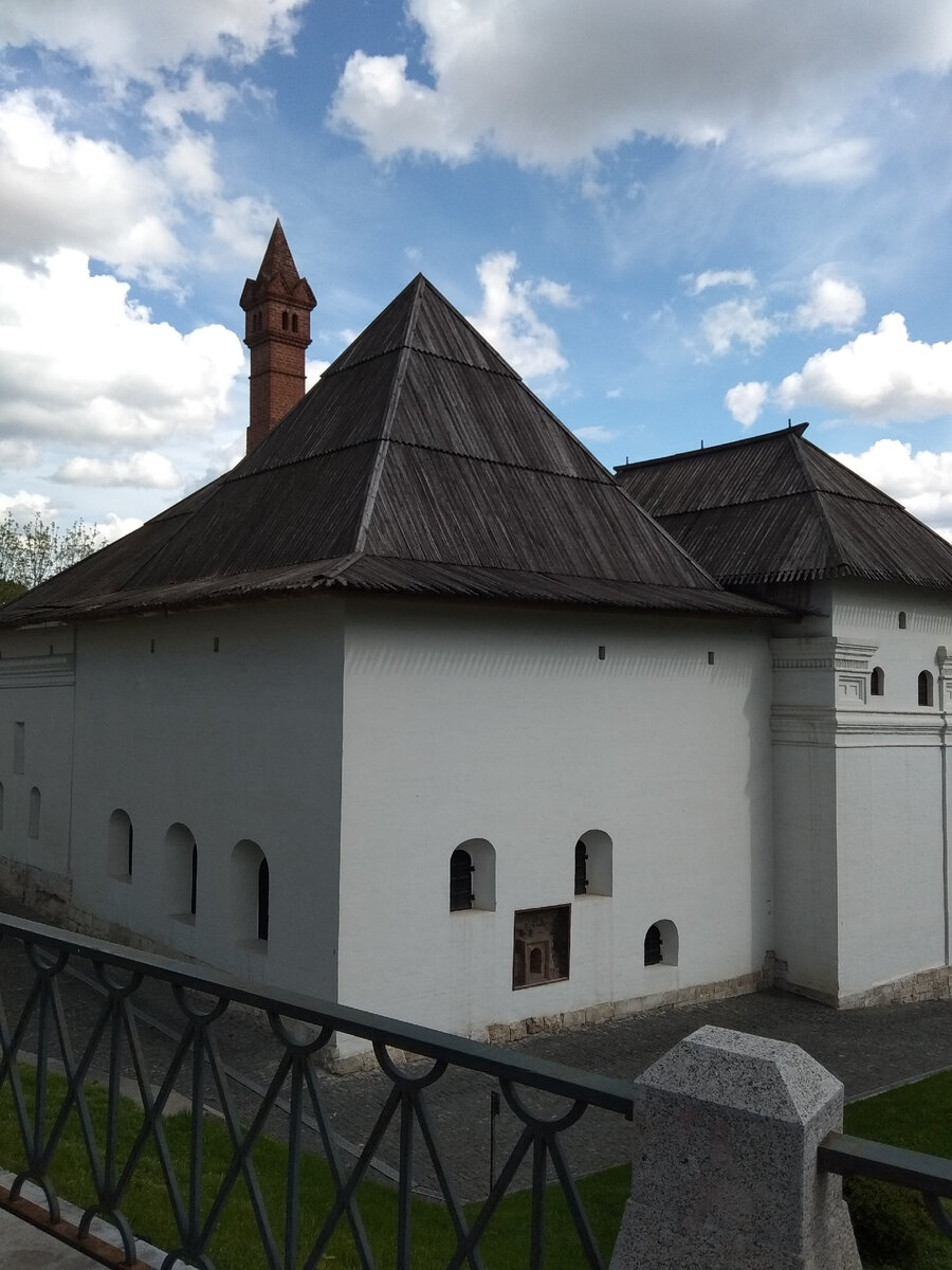 Старый Английский двор сегодня. Вид с Варварки. Фото автора