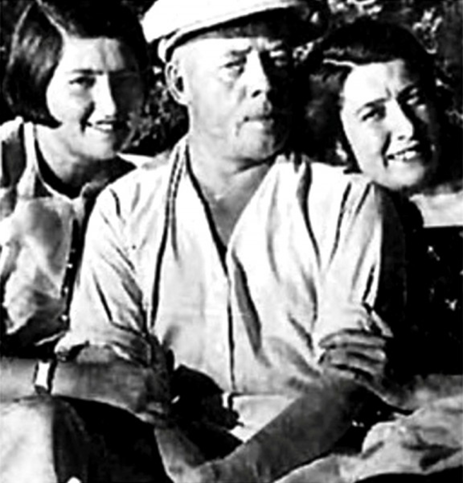 Поскребышев очень любил Брониславу (слева). После рождения совместной дочери он был абсолютно счастлив. Правда, недолго… 