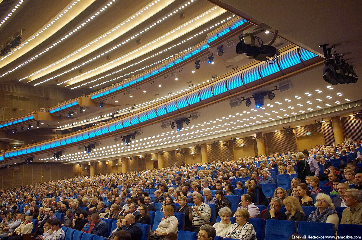 Как проходить в кремлевский дворец. Государственный Кремлевский дворец зал. Москва государственный Кремлевский дворец большой зал. Государственный Кремлевский дворец ГКД большой зал. Кремлевский дворец съездов зал.