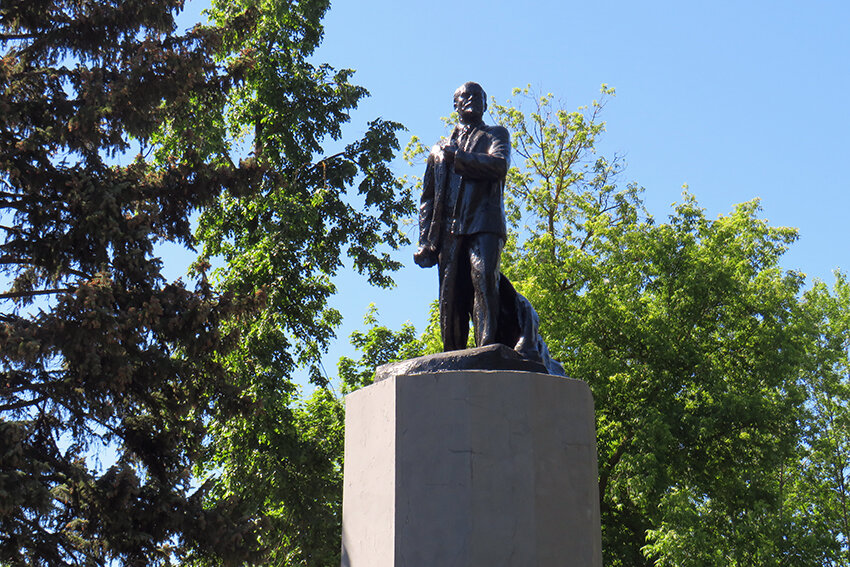 Уютные зеленые аллеи, интересные тематические площадки, веселые аттракционы - все это делает парк имени Пушкина в Саранске излюбленным местом отдыха.-2-2