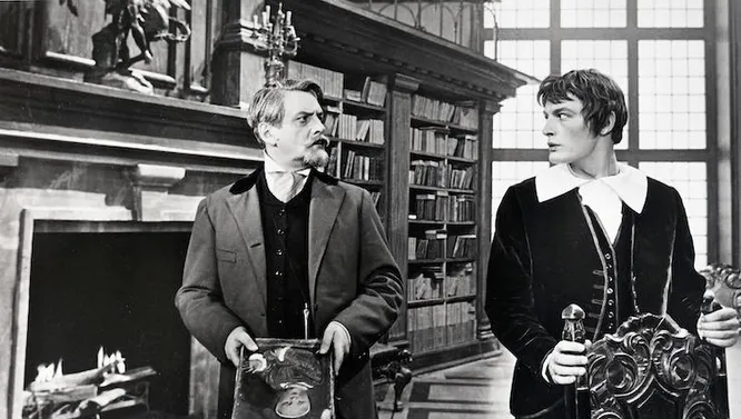 Павел Массальский и Василий Лановой в фильме "Алые паруса" Legion-Media