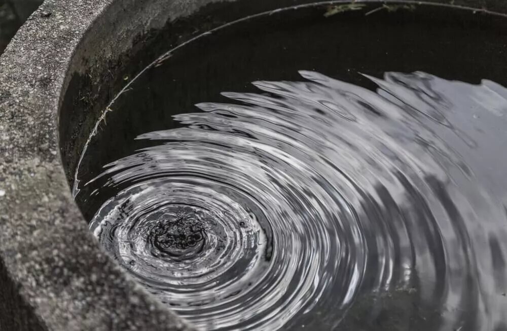 Чем может пахнуть вода из скважины