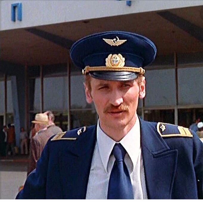 Кадры из фильма "Экипаж", 1979 год