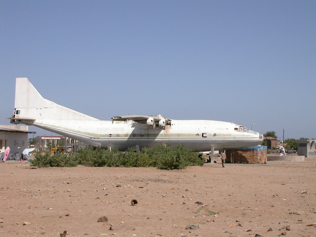 Жилой дом из самолета Ан-12 | История транспорта | Дзен