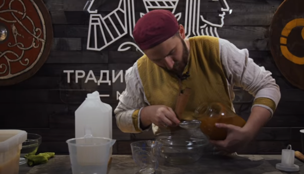 Фильтруем сидр как Боги! Кадр из ролика: https://www.youtube.com/watch?v=WRSuN6Fqzl4