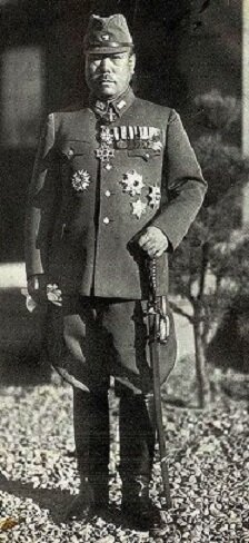 Здесь и далее по тексту размещены фотографии Томоюки Ямасита, сделанные в разные периоды его жизни