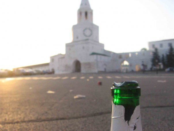 Главная площадь перед Кремлем в Казани после свадебного дня в далеком 2003 году.