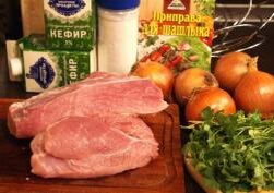 Готовим продукты для этого рецепта. Мы совсем недавно вычитали кулинарный рецепт, как пожарить шашлык из свинины на кефире, после чего сразу его попробовали - вышло вкусно! Делюсь им с вами.  