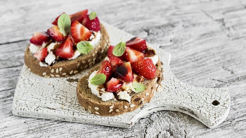 🇫🇷 Tartine de chèvre frais et de fraises