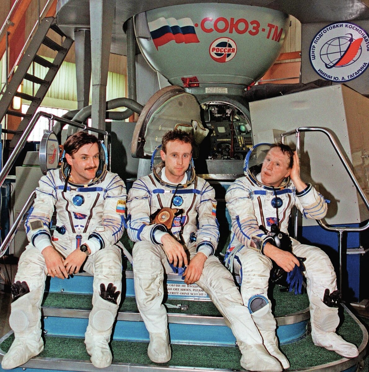 Александр Калери (5 полетов в космос), Сергей Залетин (2 полета) и Владимир Стеклов в Звездном городке  