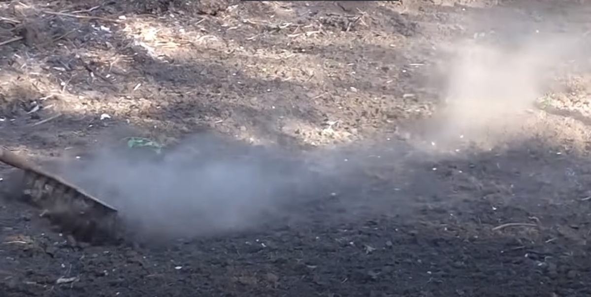 Рыхлим почву