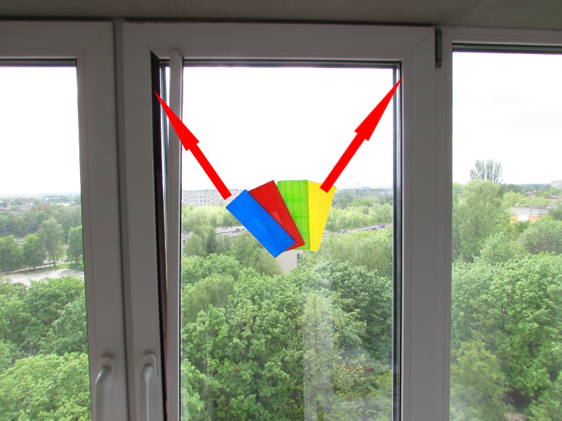 Если проседают пластиковые окна и регулировка не помогает, надо разбирать подвижную створку и расклинивать стеклопакет.