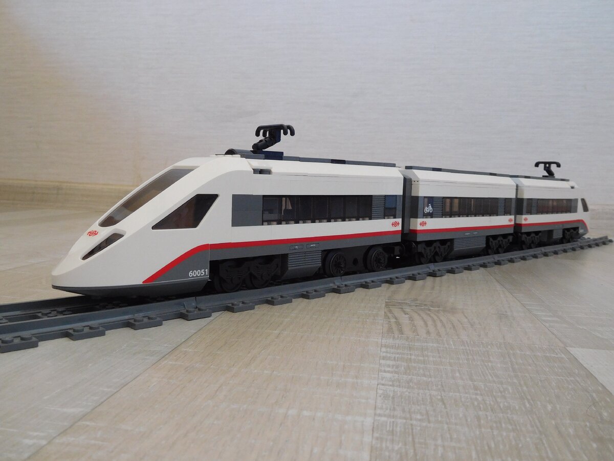 Поезд Lego 60098. фотография: Машинист.