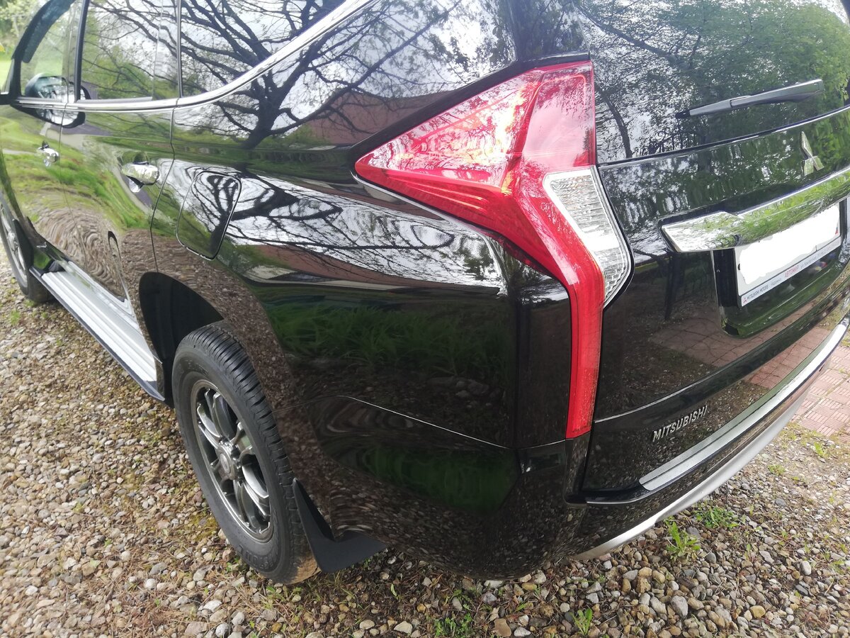 Pajero Sport-3, задние фонари усовершенствованы.