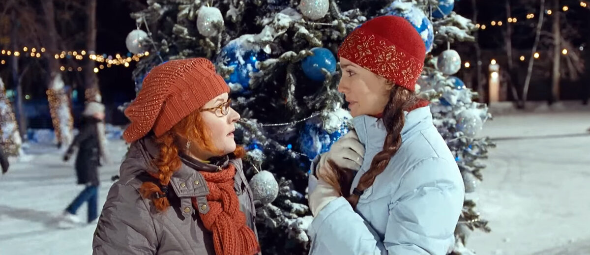 Светлана Суханова в роли Риты и Валерия Ланская в роли Алены. Кадр из кинофильма "Тариф Новогодний", 2008 г., режиссер Евгений Бедарев, сценаристы Анастасия Волкова, Елена Ласкарева, Евгений Бедарев, композиторы Андрей Зуев, Олег Воляндо. Скриншот кадра для иллюстрации