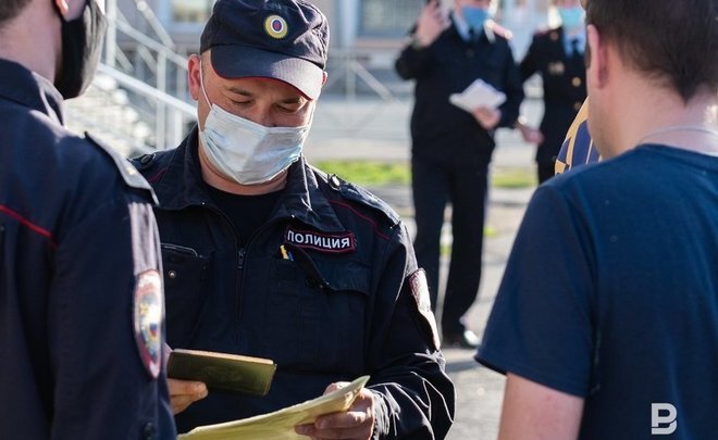 Полицаи и  масочный режим